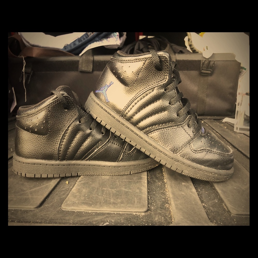 Toddler boys Jordan’s size 11.5